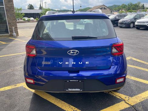 Used 2023 Hyundai Venue SEL FWD image 13