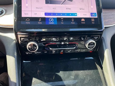 Used 2023 Jeep Grand Cherokee Summit AWD/4WD image 23