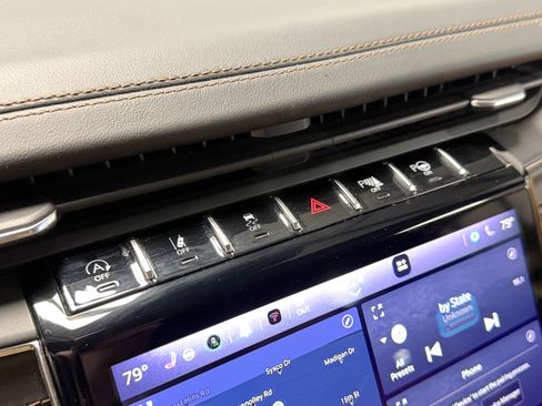 Used 2021 Jeep Grand Cherokee L Summit AWD/4WD image 7