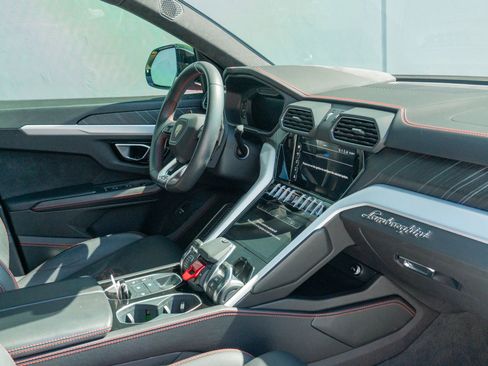 Used 2021 Lamborghini Urus AWD/4WD image 55
