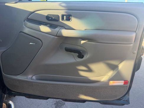 Used 2005 Chevrolet Avalanche Z71 w/ Sun And Sound Package AWD/4WD image 27