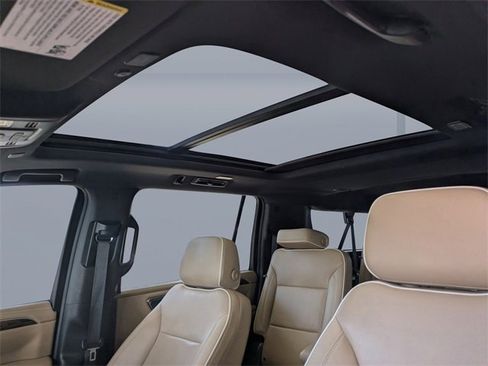 Used 2021 Chevrolet Suburban Premier w/ Premium Package image 24