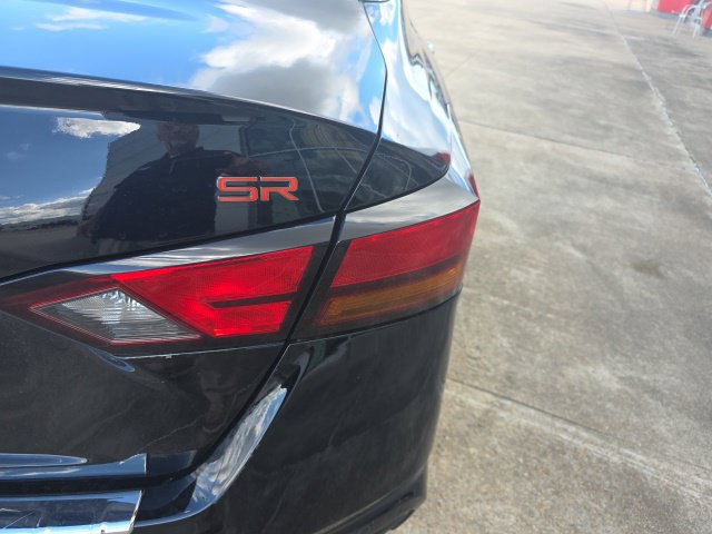 Used 2023 Nissan Altima 2.5 SR w/ SR Premium Package FWD image 11