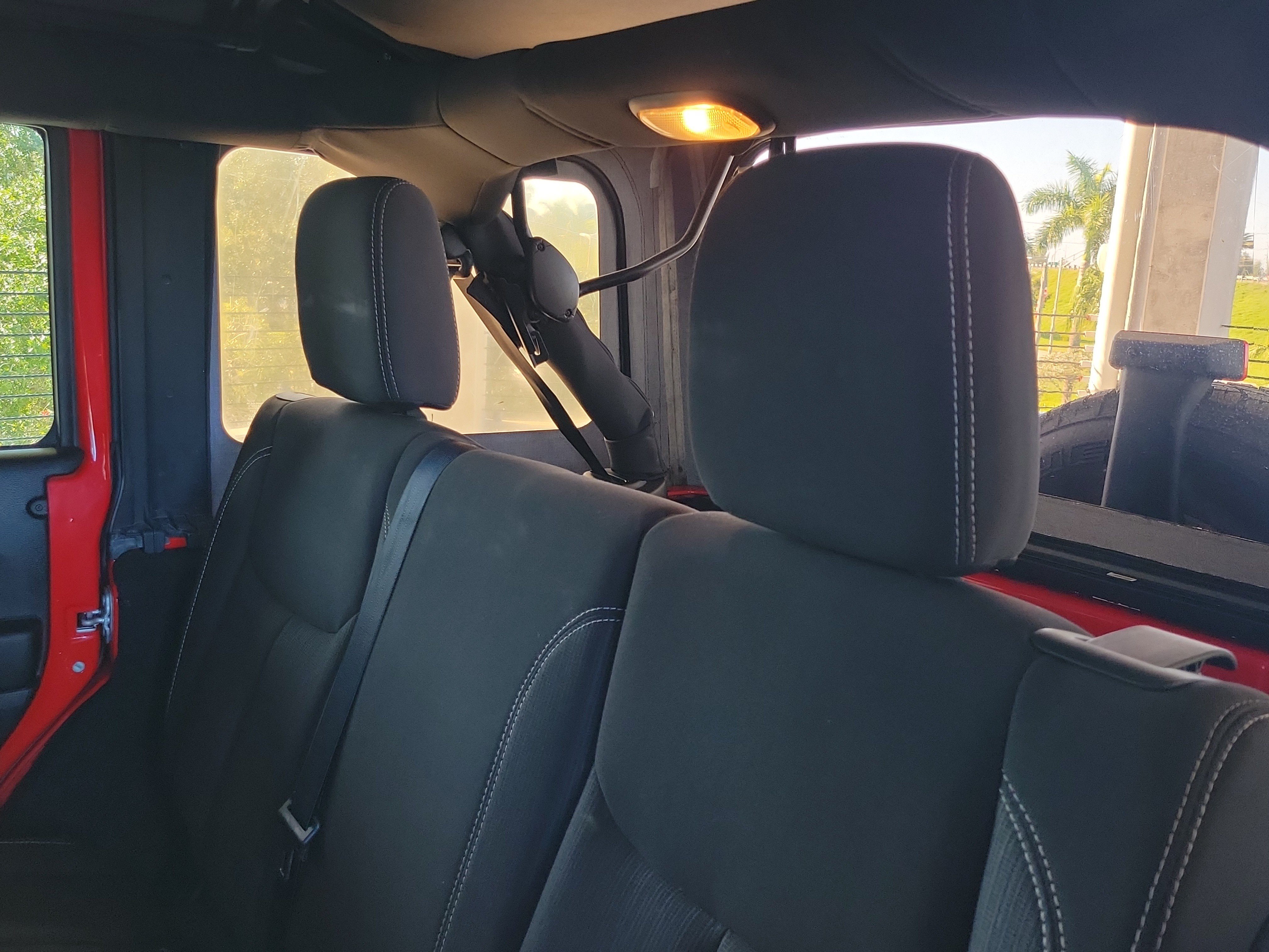 Used 2015 Jeep Wrangler Unlimited Sahara w/ Connectivity Group AWD/4WD image 8