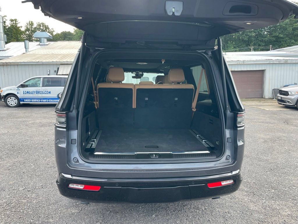 Used 2025 Jeep Grand Wagoneer L Series III w/ Rear Seat Video Group 1 AWD/4WD image 9