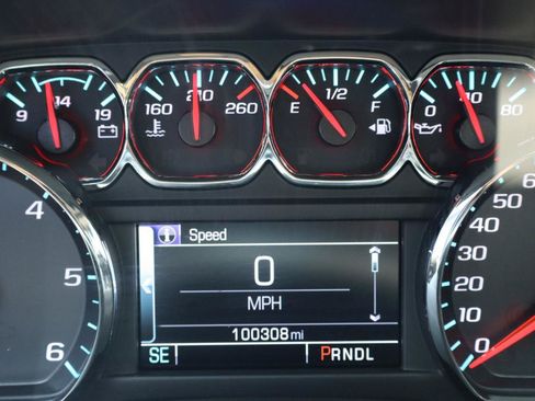 Used 2019 Chevrolet Suburban LT AWD/4WD image 19