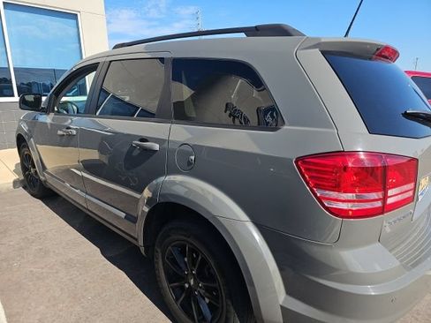Used 2020 Dodge Journey SE w/ SE Popular Equipment Group FWD image 4
