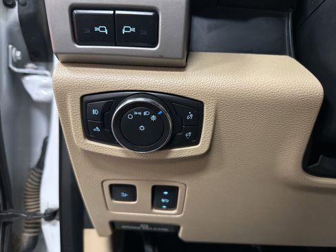 Used 2018 Ford F350 Lariat w/ Lariat Ultimate Package AWD/4WD image 35
