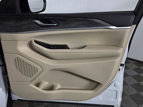 Used 2023 Jeep Grand Cherokee Limited w/ Luxury Tech Group II image 37