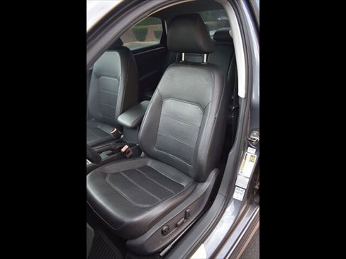 Used 2018 Volkswagen Passat 2.0T R-Line image 17