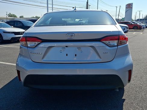 Used 2025 Toyota Corolla LE FWD image 5
