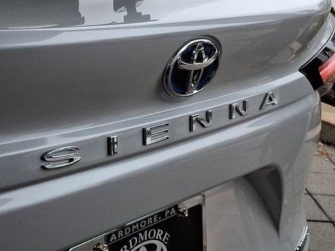 New 2025 Toyota Sienna Limited image 18