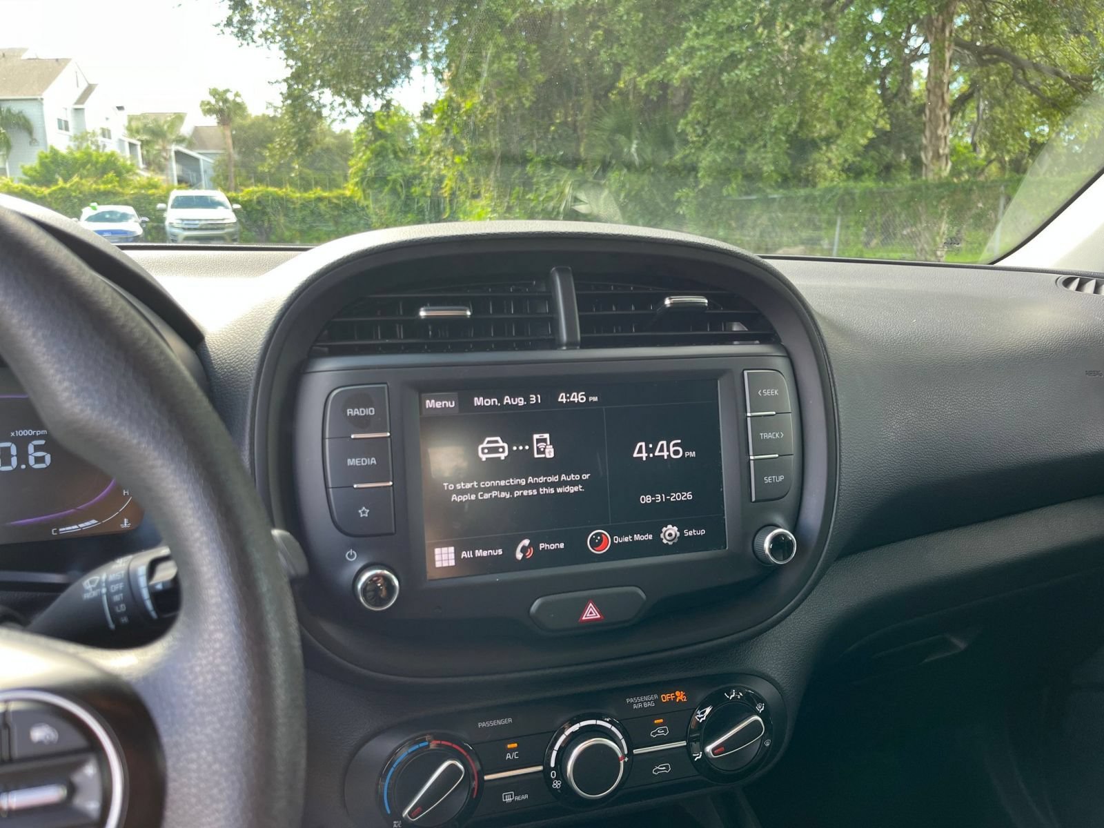 Used 2025 Kia Soul LX w/ LX Technology Package FWD image 16