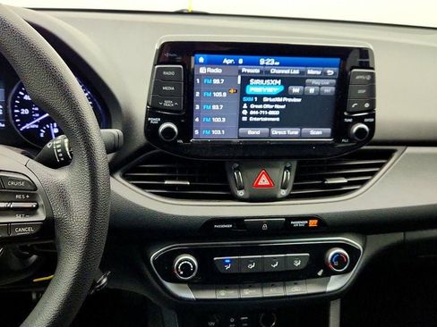 Used 2018 Hyundai Elantra GT image 17