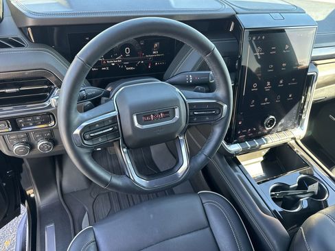 Used 2025 GMC Yukon Elevation w/ LPO, Floor Liner Package image 18