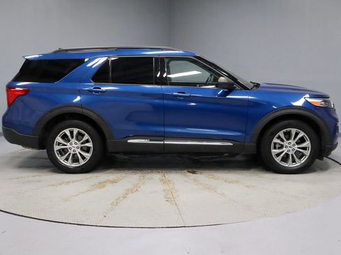 Used 2021 Ford Explorer XLT w/ Equipment Group 202A AWD/4WD image 12