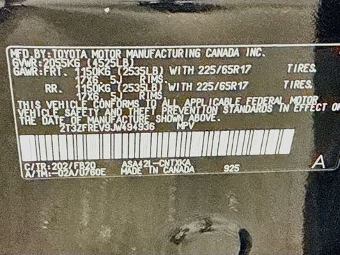 Certified 2018 Toyota RAV4 LE FWD image 30