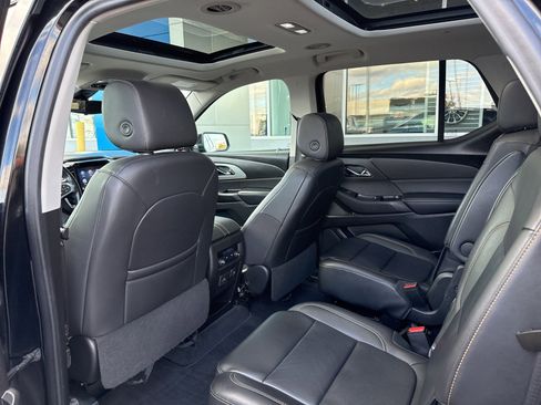 Used 2021 Chevrolet Traverse RS image 17