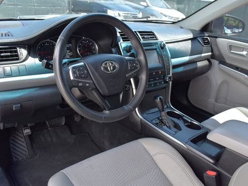 Used 2017 Toyota Camry SE FWD image 3