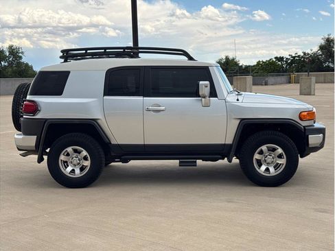 Used 2007 Toyota FJ Cruiser 4WD image 9