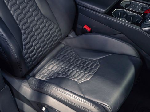 Used 2019 Lamborghini Urus AWD/4WD image 30