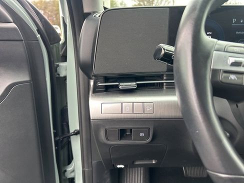 Used 2025 Hyundai Kona SEL image 25