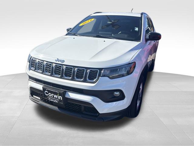 Used 2024 Jeep Compass Latitude AWD/4WD image 1