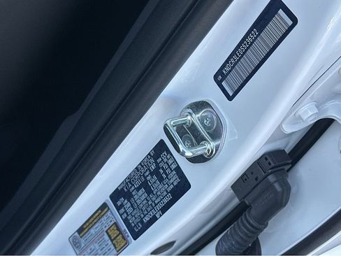 Certified 2025 Kia Niro EX image 39