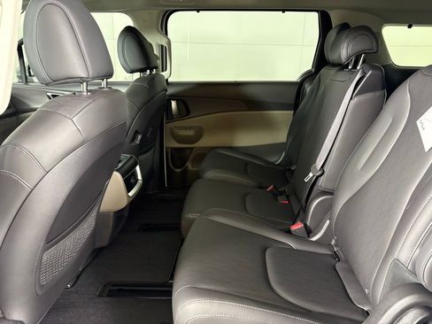 New 2026 Kia Carnival EX image 33