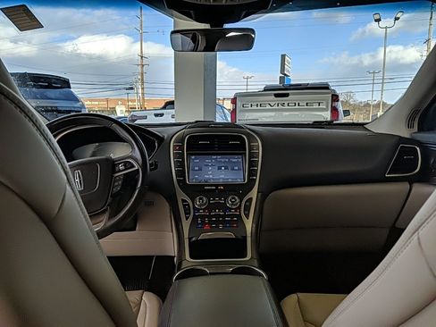 Used 2020 Lincoln Nautilus Reserve image 13