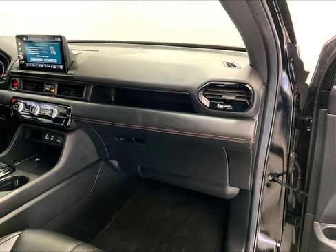 Used 2025 Honda Pilot TrailSport image 13