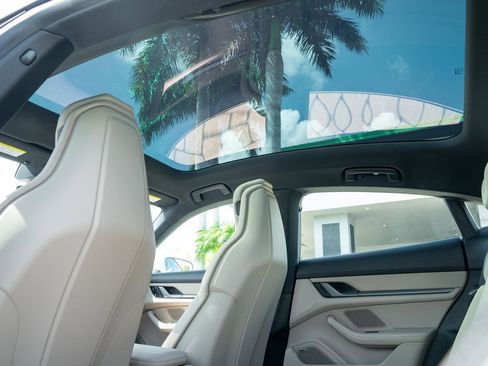 Used 2025 Porsche Taycan RWD image 36