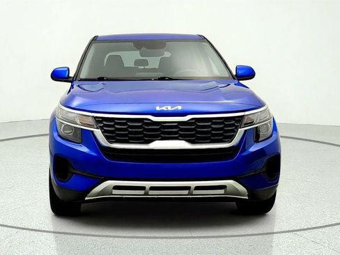 Used 2023 Kia Seltos LX AWD/4WD image 2