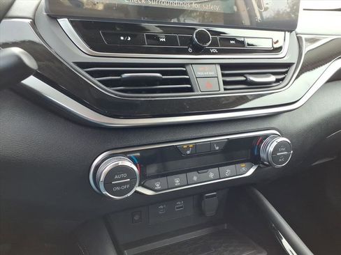 New 2025 Nissan Altima 2.5 SR image 12