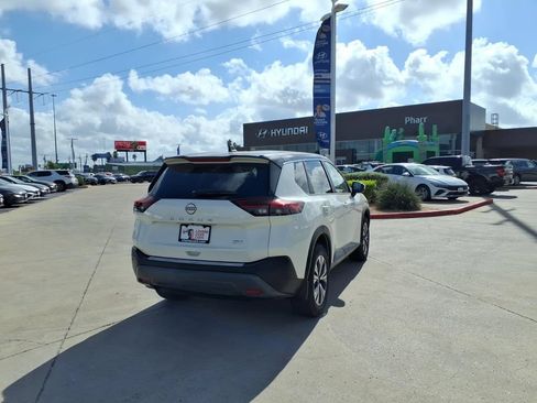 Used 2023 Nissan Rogue SV FWD image 5