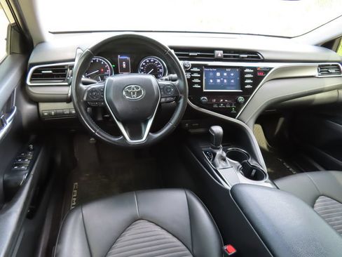 Used 2018 Toyota Camry SE w/ Moonroof Package FWD image 4