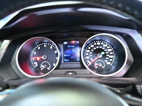 Used 2019 Volkswagen Tiguan SE w/ Panoramic Sunroof Package image 35