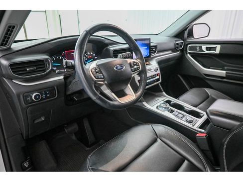 Used 2020 Ford Explorer XLT w/ Equipment Group 202A AWD/4WD image 11