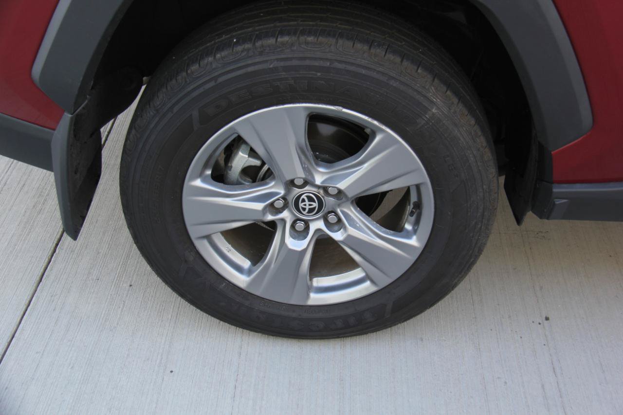 Used 2025 Toyota RAV4 XLE w/ Convenience Package FWD image 29