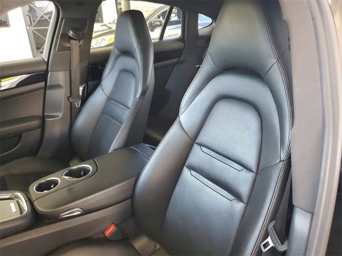 Used 2018 Porsche Panamera 4 image 19