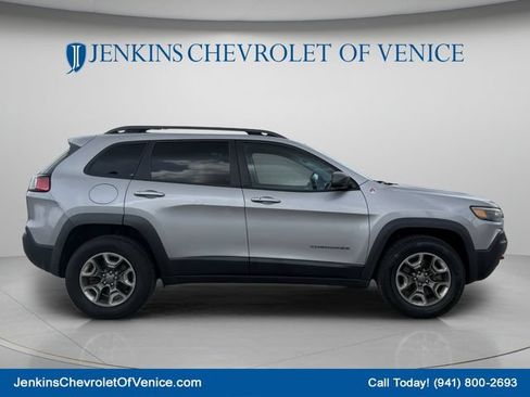 Used 2019 Jeep Cherokee Trailhawk w/ Cold Weather Group AWD/4WD image 3