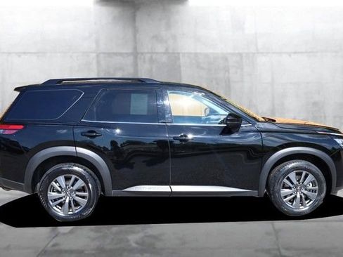 Certified 2025 Nissan Pathfinder SV FWD image 5