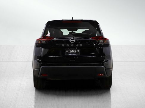 Used 2025 Nissan Rogue SV image 4