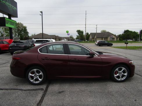Used 2019 Alfa Romeo Giulia AWD w/ Cold Weather Package image 9