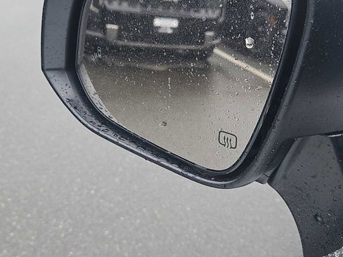 Used 2023 Toyota Highlander XLE AWD/4WD image 22