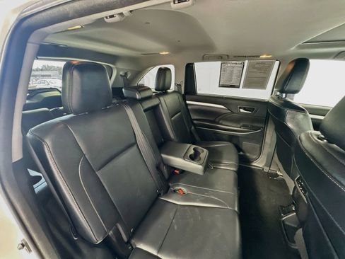 Used 2016 Toyota Highlander XLE AWD/4WD image 29