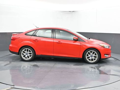 Used 2015 Ford Focus SE w/ Equipment Group 201A FWD image 4
