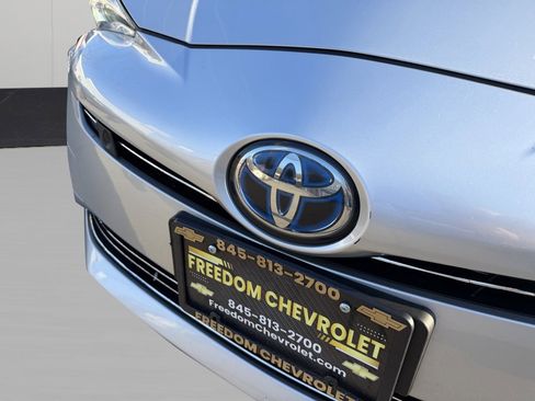Used 2017 Toyota Prius Two image 9