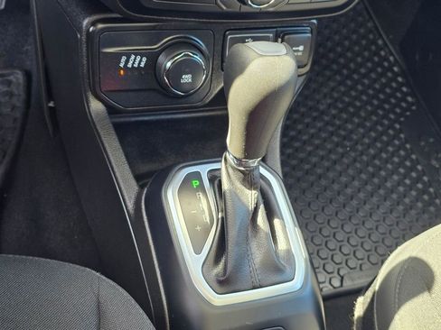 Used 2023 Jeep Renegade Latitude w/ Sun/Sound Group AWD/4WD image 23