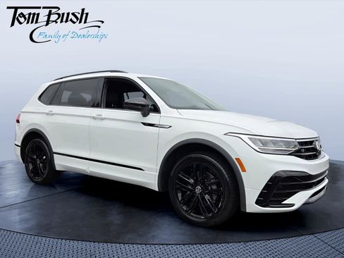 Used 2022 Volkswagen Tiguan SE R-Line image 1